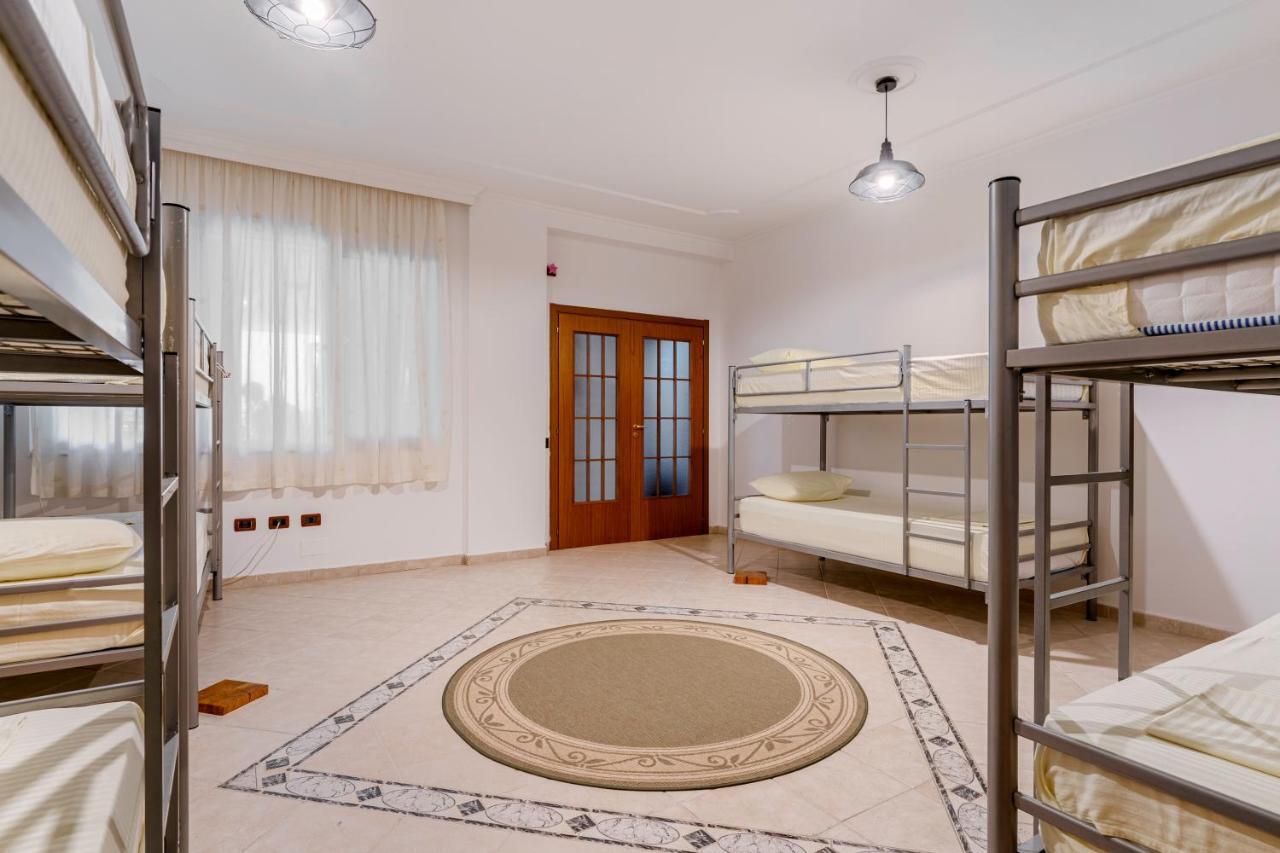 Hostel Nena Semi Tirana Exteriör bild