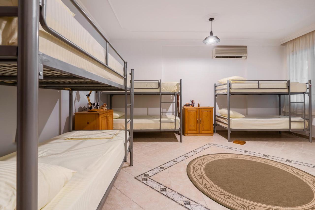 Hostel Nena Semi Tirana Exteriör bild