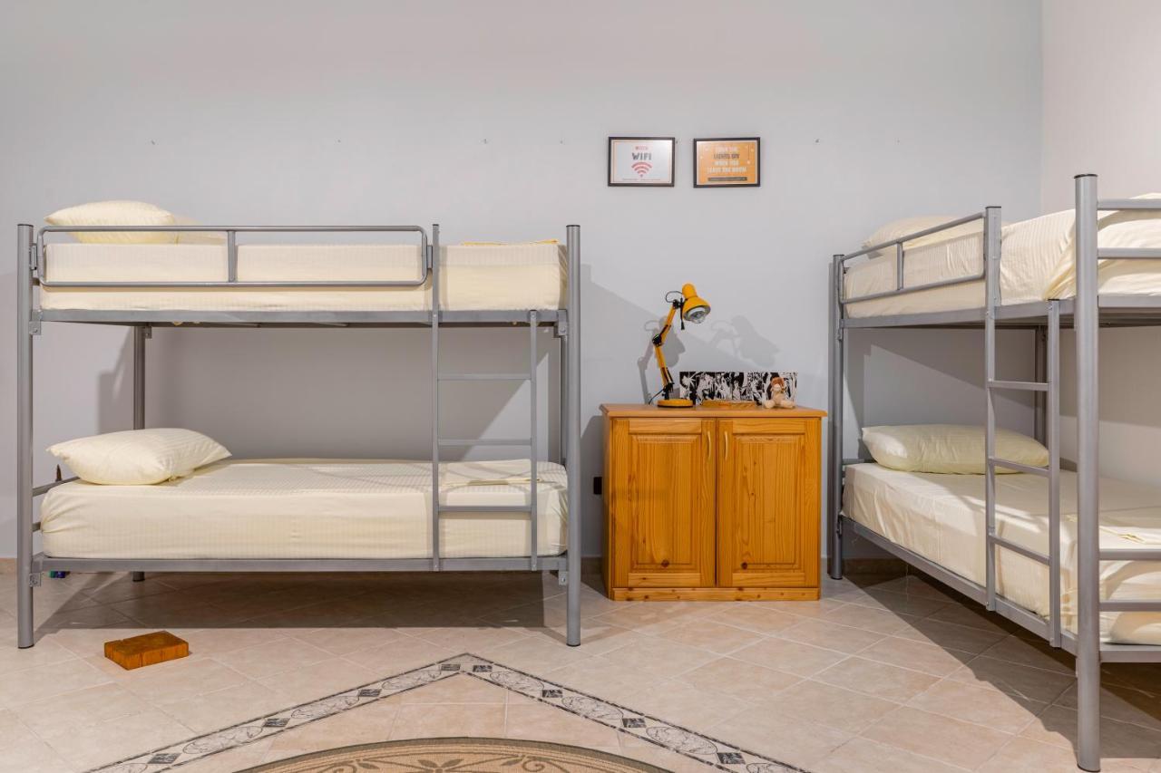 Hostel Nena Semi Tirana Exteriör bild