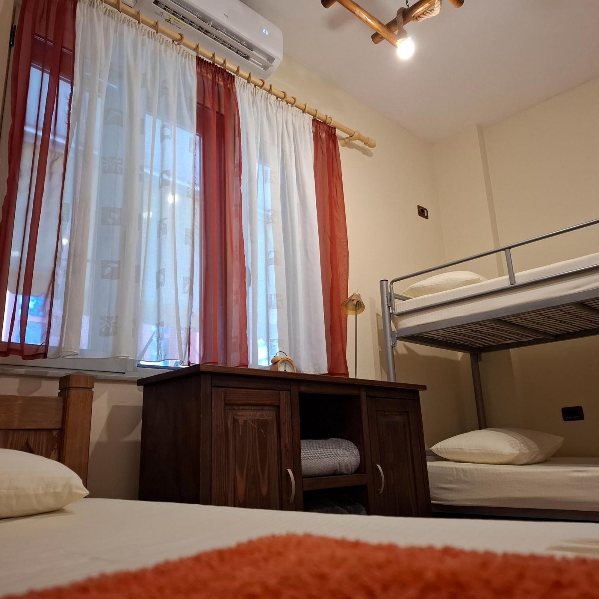 Hostel Nena Semi Tirana Exteriör bild